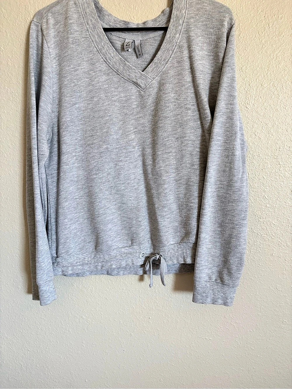 zella Gray V-Neck Pullover Size Medium Like New